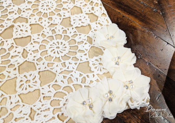Doily Wall Art DIY | Easy way to turn old doilies into something beautiful!