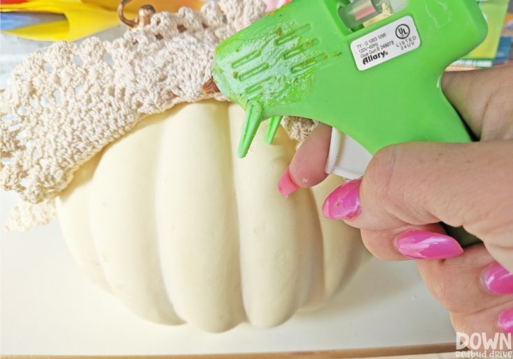 DIY Doily Pumpkins | Quick & Easy DIY Fall Home Decor!