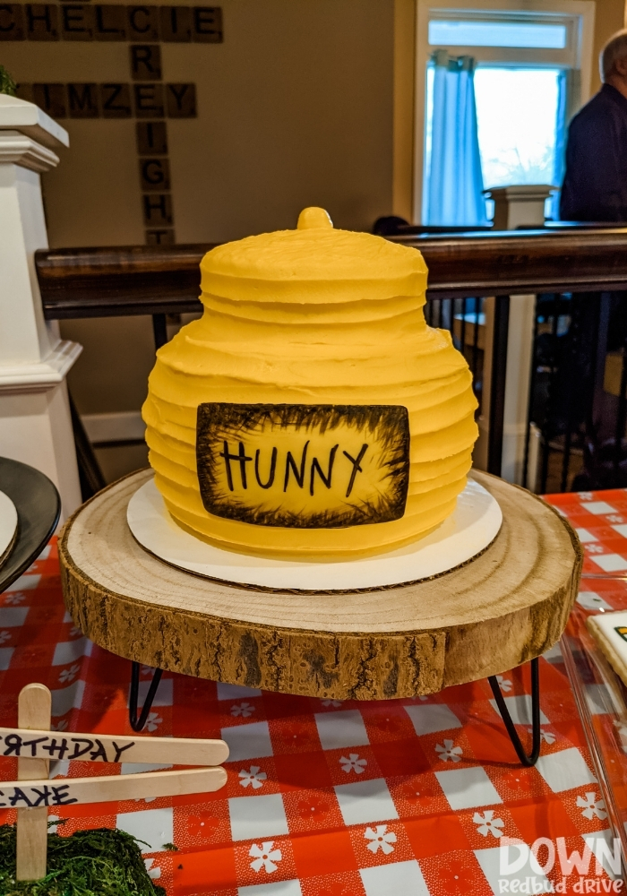 A "Hunny" pot birthday cake.