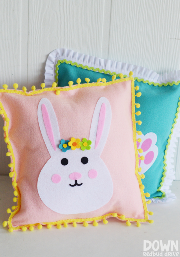DIY No-Sew Easter Pillows | Easy Easter throw pillow tutorial!