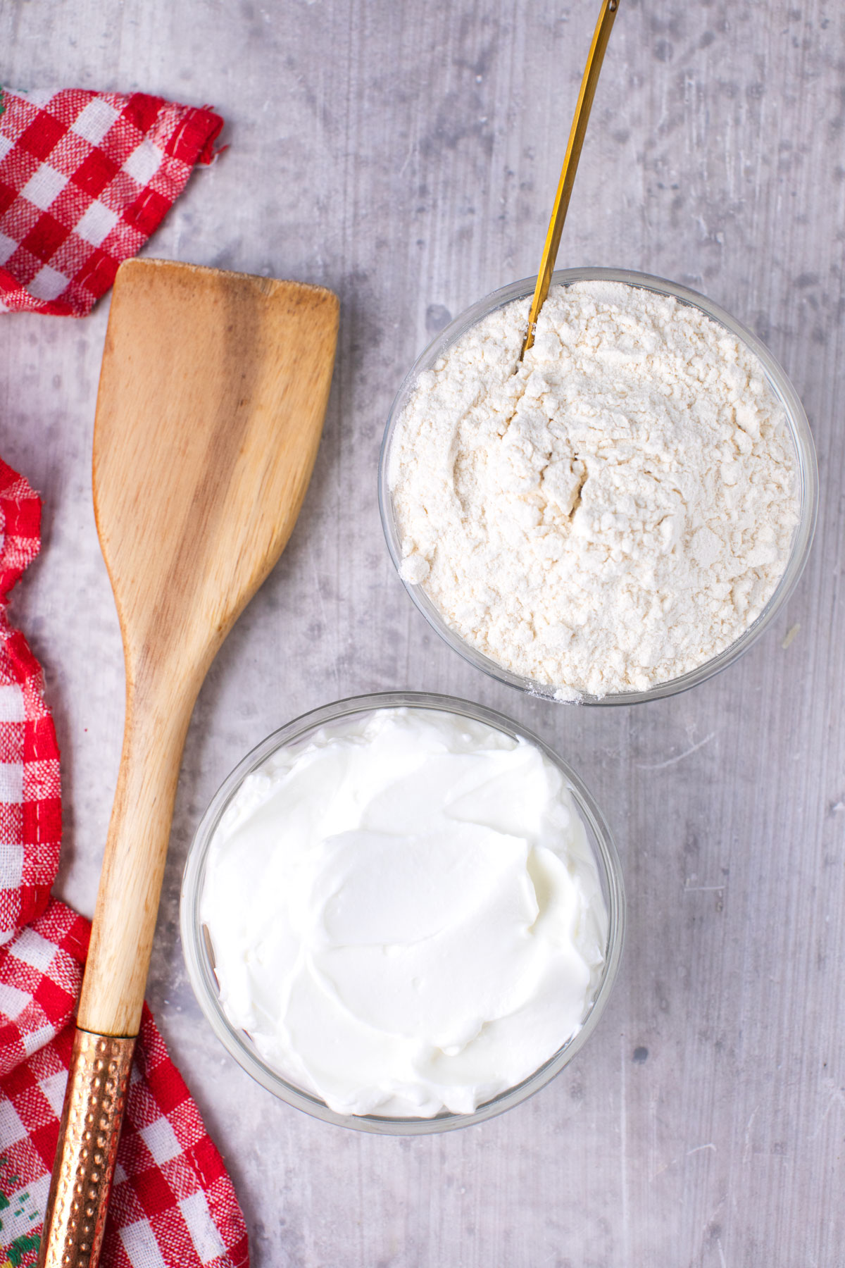 ingredients for yoghurt naan 2 ingredients yoghurt and flour 